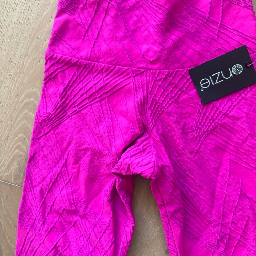 NWT Onzie Neon Pink Women's Leggings - Picture 4 of 5